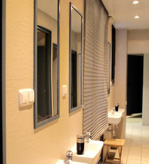 sinks and mirrors in bathroom