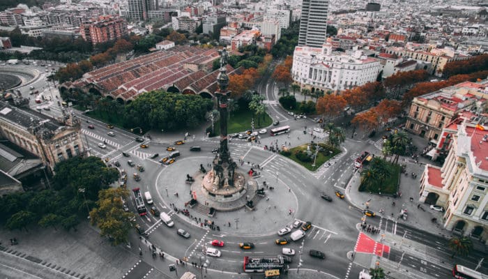traffic around statue in barcelona